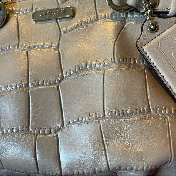 Coach Tan Shoulder Bag with Woven Texture - Picture 4 of 4
